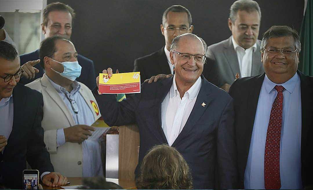 Alckmin oficializa filiação ao PSB para ser vice de Lula