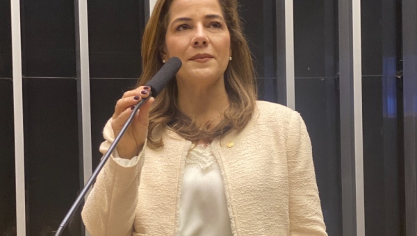 Com apoio de Mara Rocha, extrativistas da Reserva Chico Mendes conseguem autorização do ICMBIO para explorar o cipó unha de gato