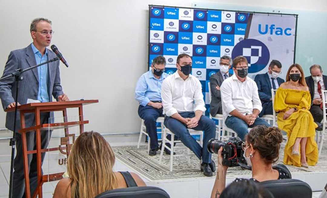 Leo de Brito e Guida Aquino entregam prédio do Centro de Ciências Jurídicas Sociais Aplicadas da UFAC