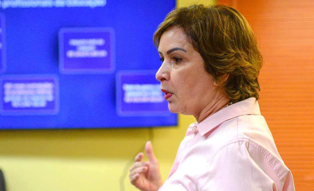 Socorro Neri deixa reunião na Aleac, após ser questionada por sindicalista