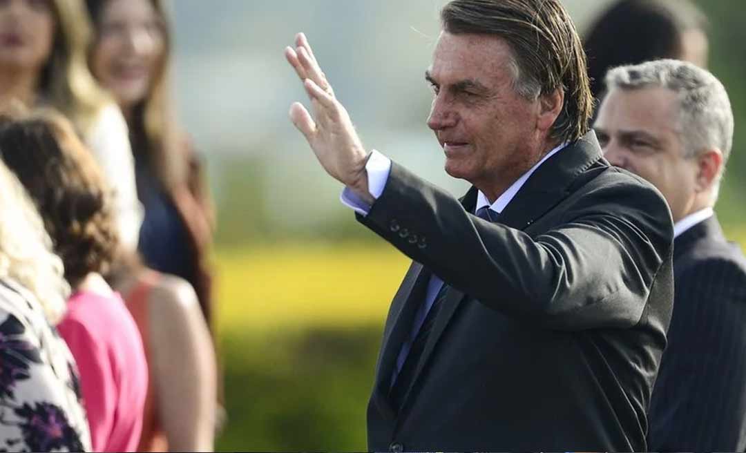 Bolsonaro passa mal, não comparece à filiação de ministros e é internado
