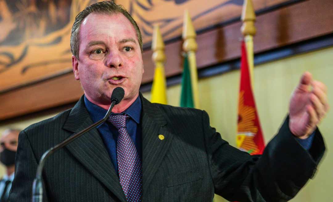 Pedro Longo dá sinais de cansaço da liderança, apontam interlocutores próximos ao líder do governo