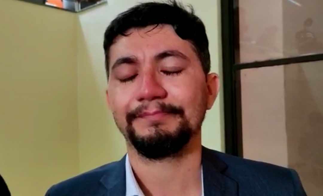 Emocionado, sindicalista chora ao falar sobre proposta do Executivo: "Ninguém fica para trás"