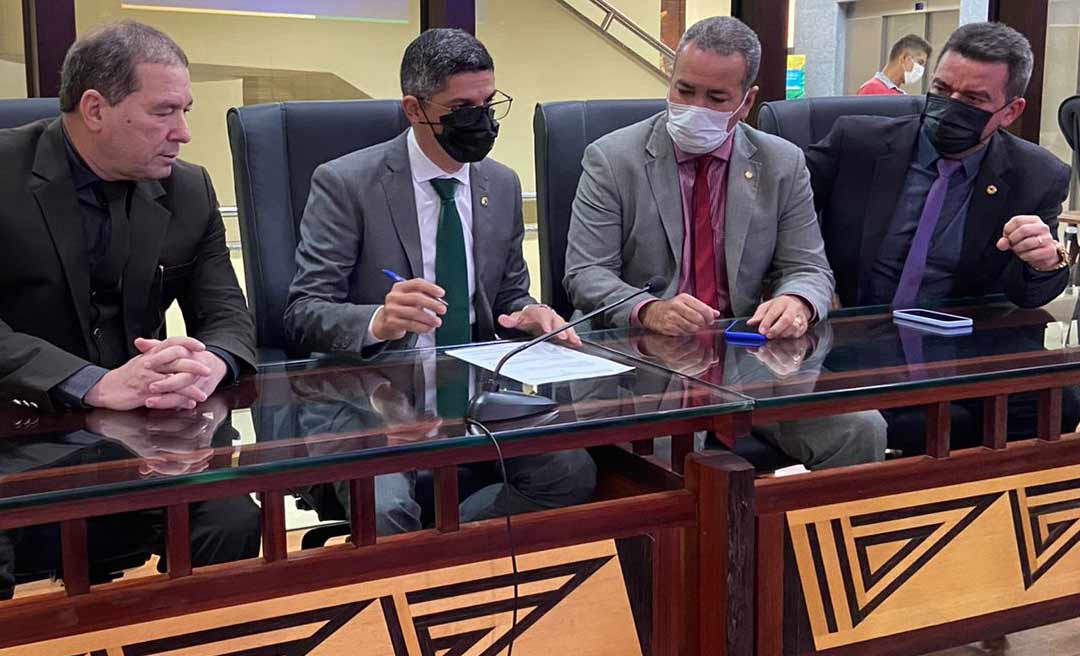 Podemos deixa reunião da base e pode se juntar à oposição e aos independentes pelo reajuste de 10,6%