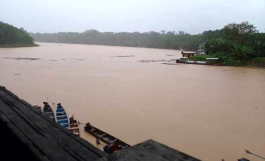 Nível do Rio Acre sai da cota de transbordamento no município de Rio Branco