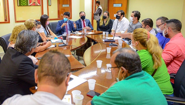 Governo erra e manda novo projeto com a tabela de plantões para a Saúde