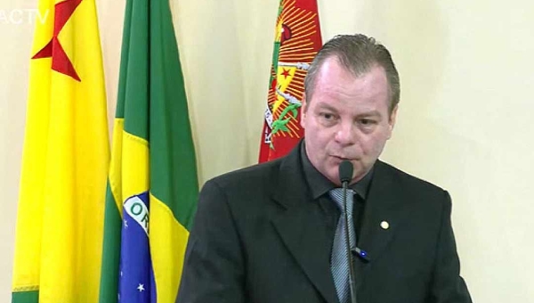 Pedro Longo apresenta projeto que proíbe comercialização de fogos de artifício com barulho no AC