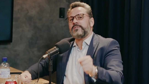 Bolsonaro "tem seus defeitos, mas é verdadeiro" e Lula fez “mal ao Brasil”, diz Alan Rick no Papo Informal