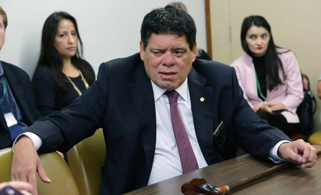 Flaviano vota favorável à emenda provisória que cria o Programa Internet Brasil, que leva internet a estudantes carentes