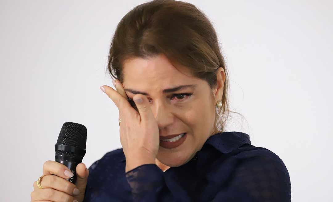 Emocionada, Mara Rocha chora ao falar sobre a escolha de seu nome para disputar o governo do Acre