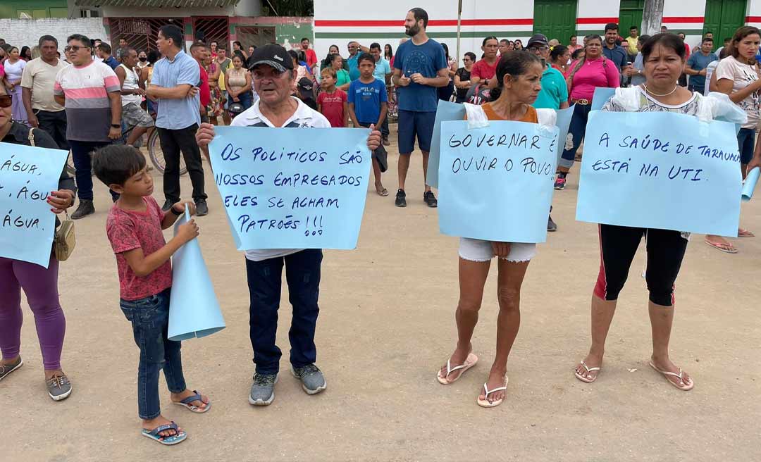 No aniversário de Tarauacá, moradores aproveitam a presença de Cameli e protestam contra problemas na saúde e saneamento