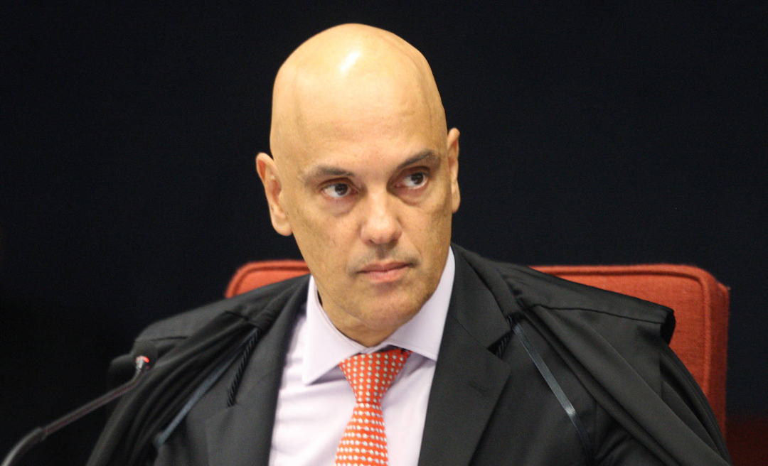 Moraes diz que Silveira continua inelegível e dá 48h para defesa explicar indulto