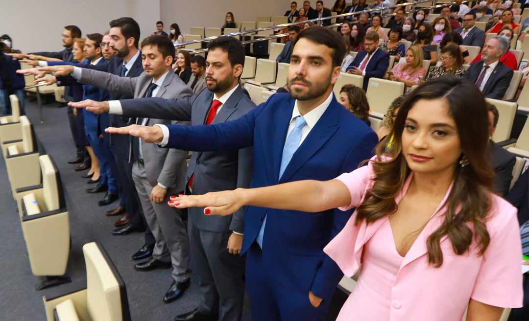 Nos 45 anos da PGE, governo empossa novos procuradores do Estado