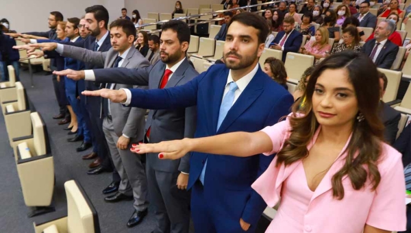 Nos 45 anos da PGE, governo empossa novos procuradores do Estado