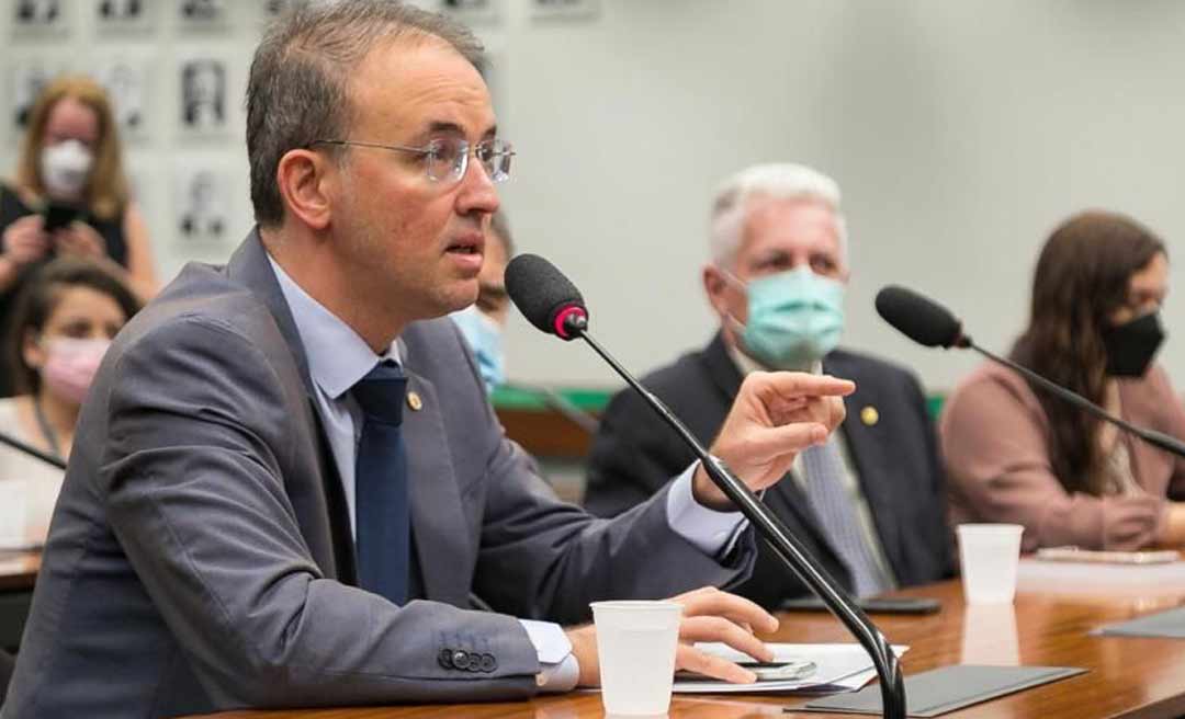 Leo de Brito aprova convocação de ministros para explicar desmatamento e aquisição de viagras na Câmara