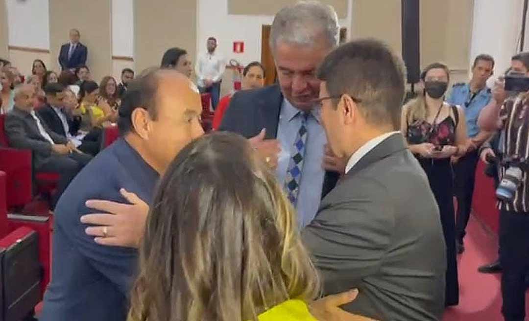 Após barraco público na frente de Bolsonaro, Gladson e Bocalom se reencontram em solenidade