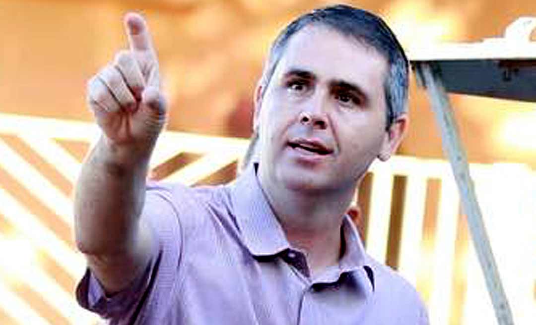 Após ser cutucado por Bocalom, Marcus Alexandre responde: "Larga do meu pé chulé”