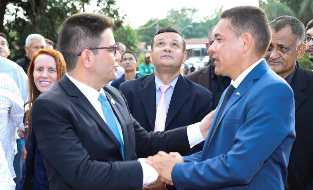 No aniversário de Assis Brasil, prefeito homenageia Gladson e cidade ganha obras