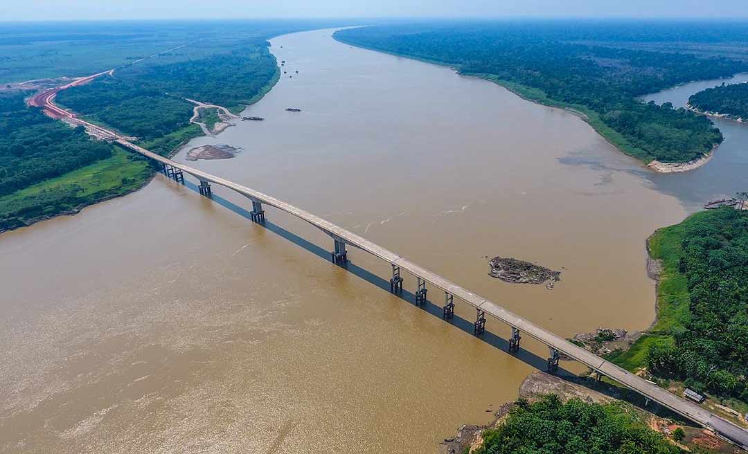 Preços não baixaram no Acre e nem economia melhorou um ano após inauguração da ponte do rio Madeira