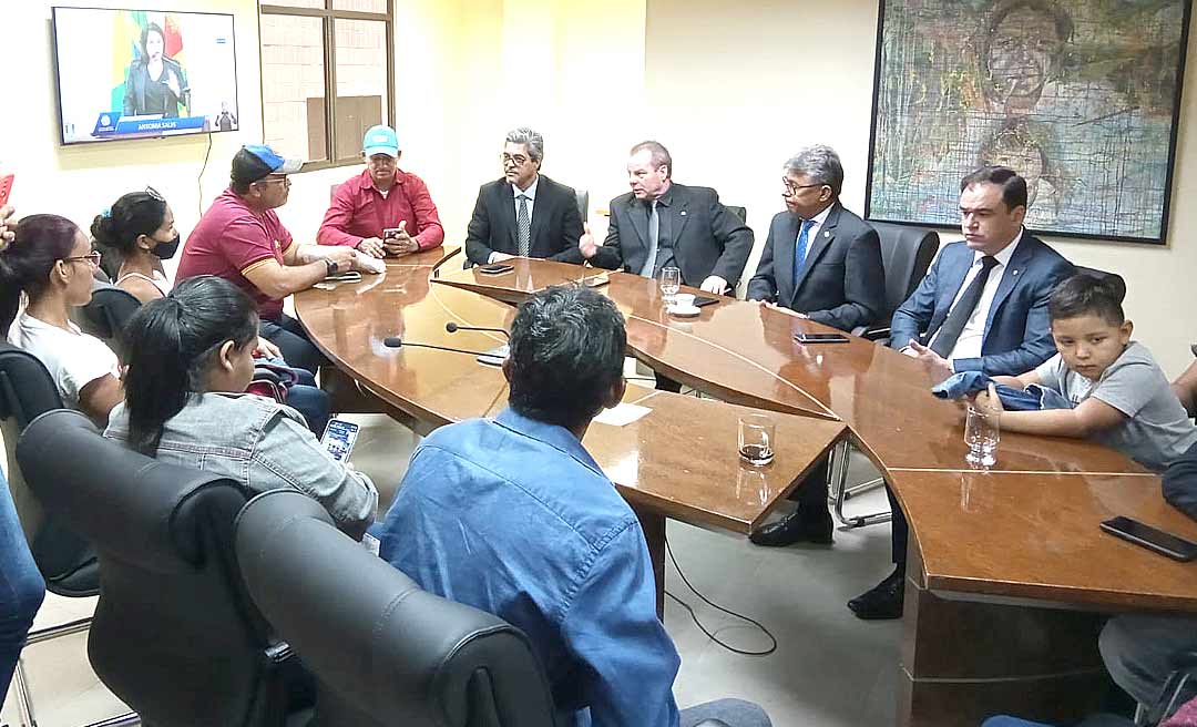 Comissão de Educação da Aleac recebe pais e alunos da Escola Raimundo Melo II e garante reunião com secretário