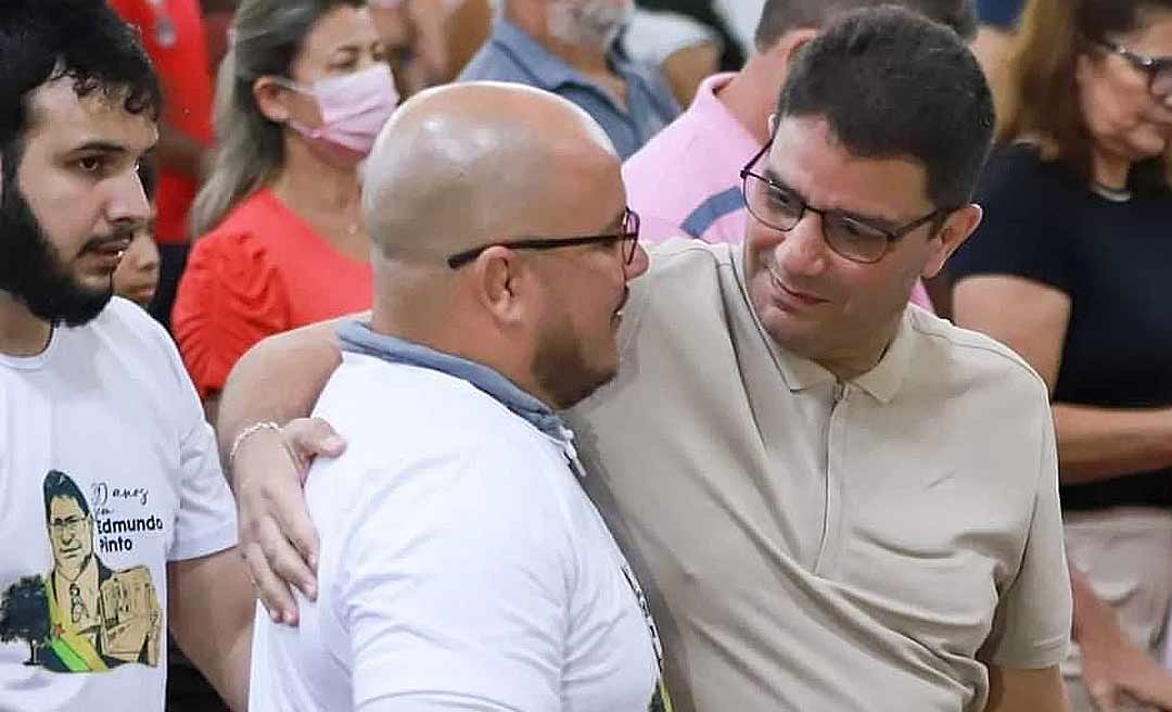 Após participar de missa em homenagem a Edmundo Pinto, Gladson reverencia ex-governador: “Para sempre na memória de todos"