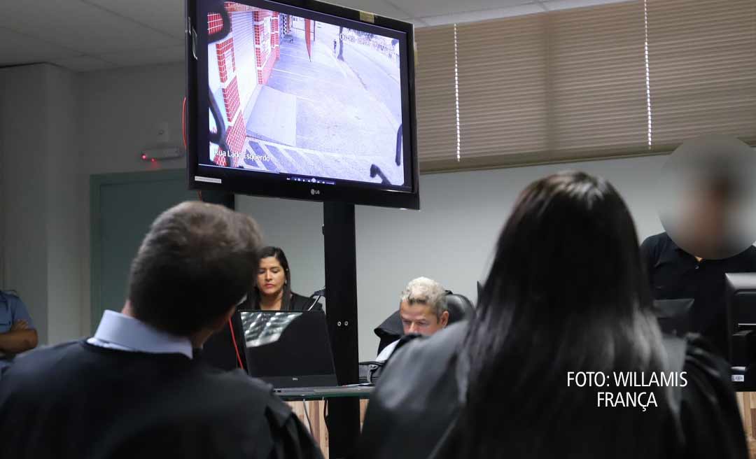 Jurados solicitam e vídeos do acidente são exibidos na íntegra