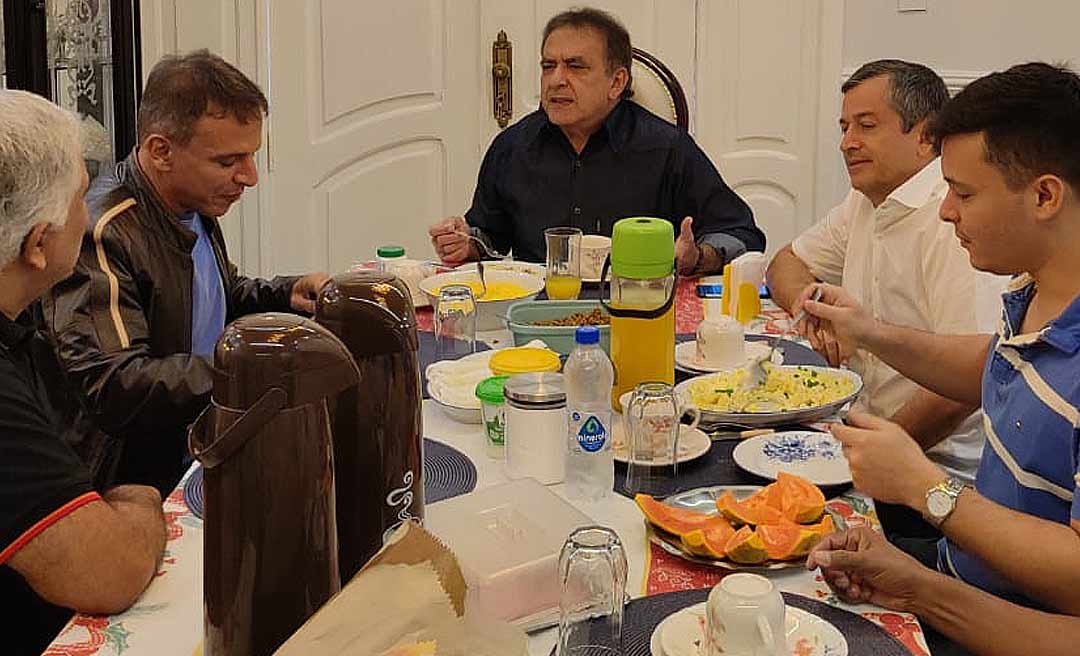 "Construção de candidaturas exige maturidade e renúncia", afirma Bestene em café com senador Márcio Bittar