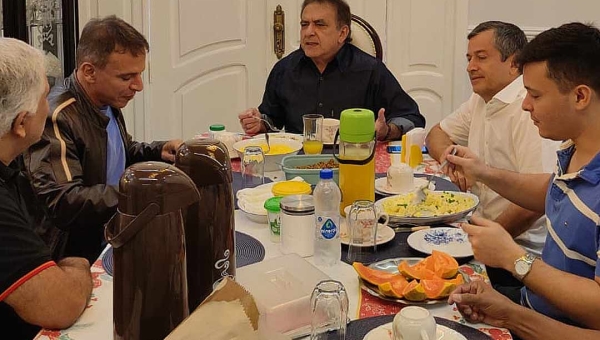 "Construção de candidaturas exige maturidade e renúncia", afirma Bestene em café com senador Márcio Bittar