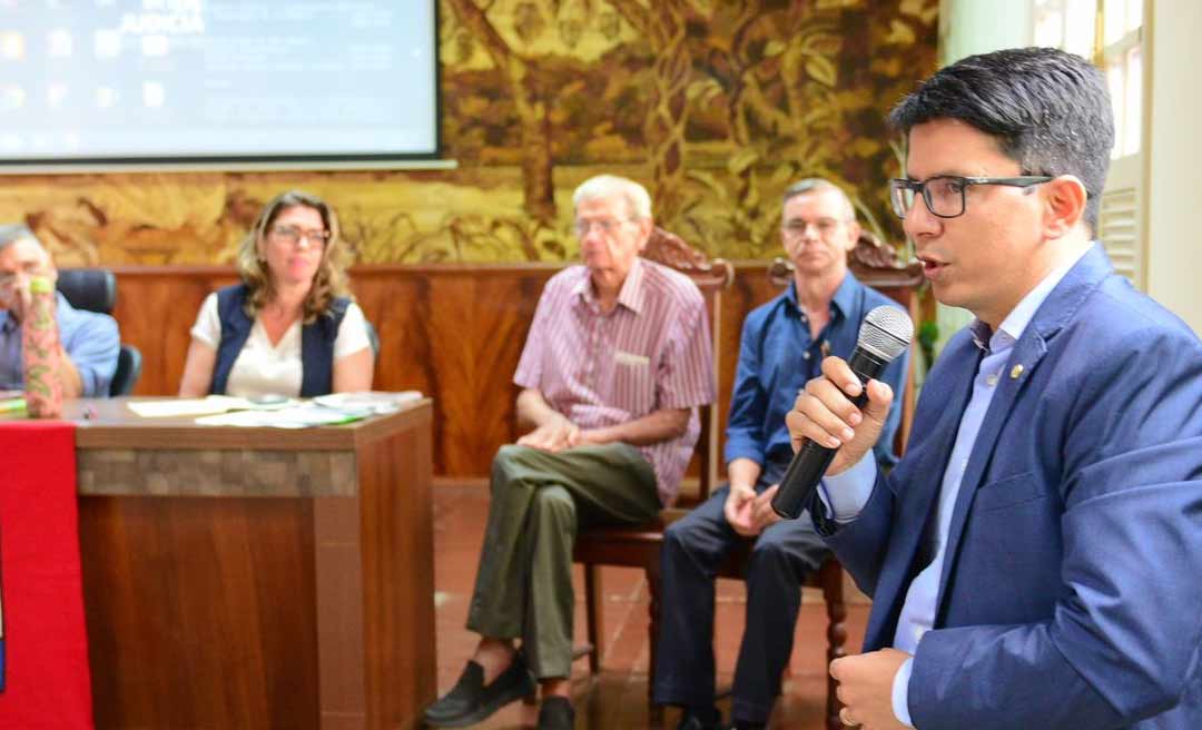 Jenilson participa de seminário sobre desenvolvimento do estado e destaca importância de pensar agora no Acre do futuro