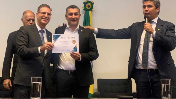 Jesus Sérgio é homenageado na Câmara pela Defesa da Vida e da Família