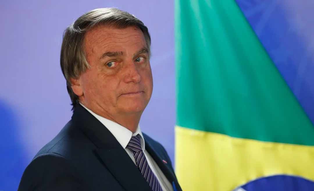 Jair Bolsonaro diz que “Moraes é totalmente parcial” e evita responder se respeitará eleições
