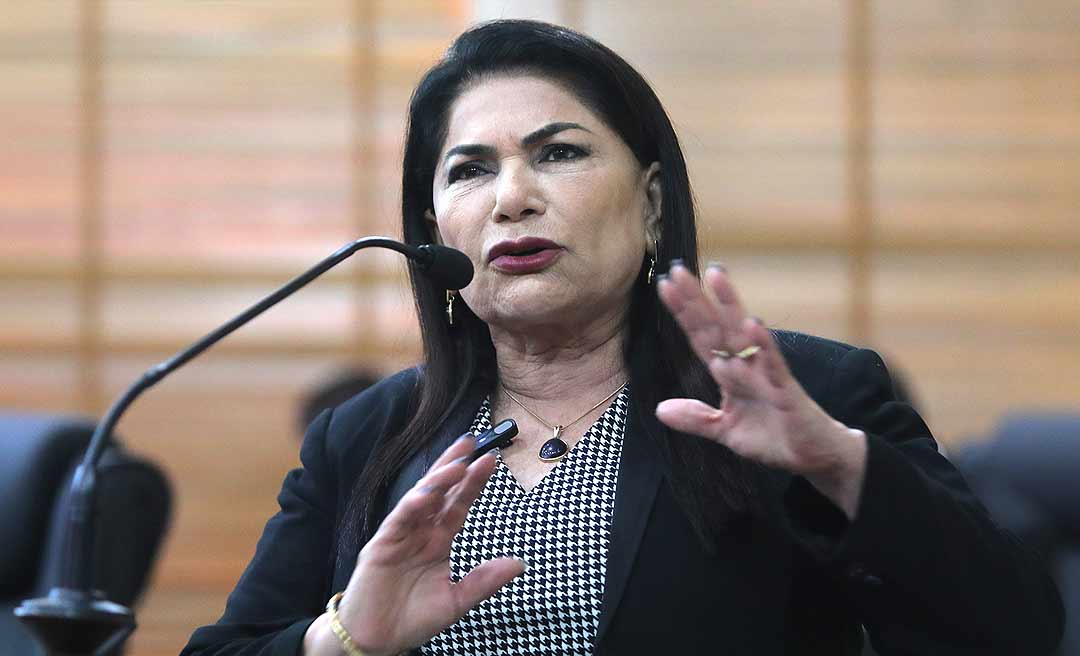 “Em pleno século 21 ressuscitaram a ditadura”, diz Antonia Sales ao criticar governo por retirar máquinas