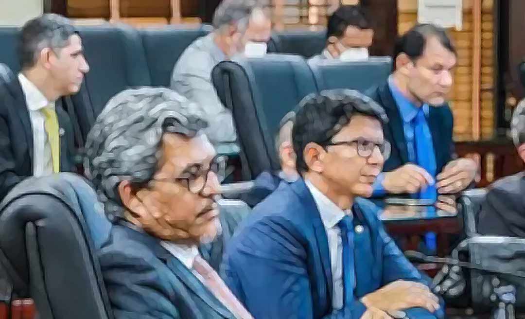 Com a base do governo esvaziada na Aleac, oposição e independentes criticam retiradas de máquinas das mãos dos prefeitos