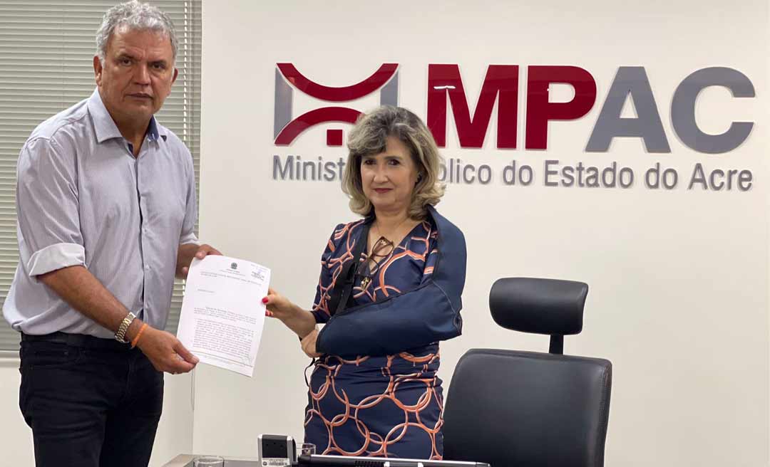 Petecão formaliza denúncia contra governo do Acre por retirar máquinas de prefeituras que não apoiam Cameli