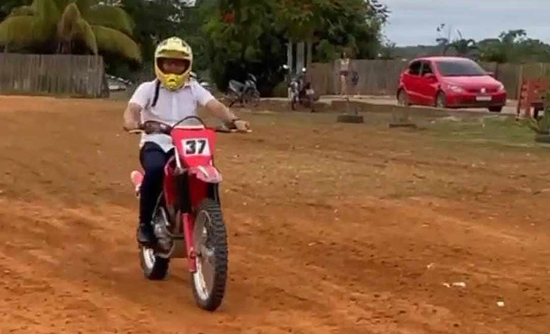 Em pré-campanha ao governo, Jenilson anda de moto e prestigia Campeonato Acreano de Motocross, em Epitaciolândia