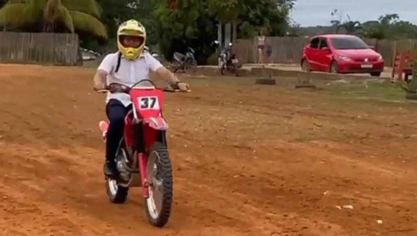 Em pré-campanha ao governo, Jenilson anda de moto e prestigia Campeonato Acreano de Motocross, em Epitaciolândia