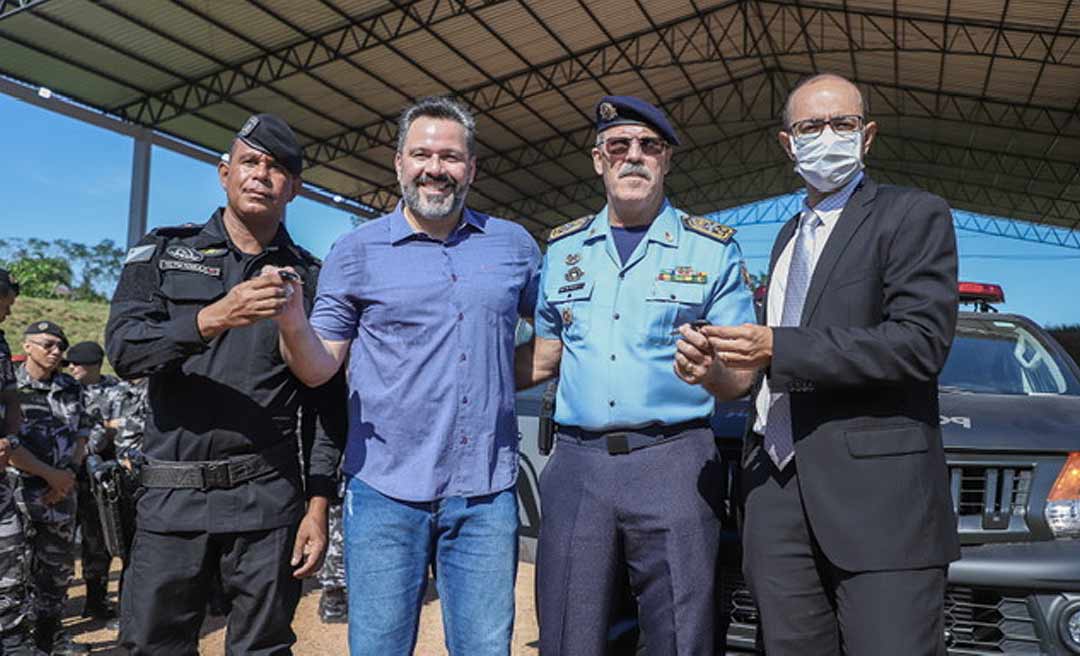 Governo entrega viaturas e reinaugura estande de tiro da Polícia Militar