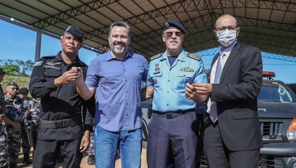 Governo entrega viaturas e reinaugura estande de tiro da Polícia Militar