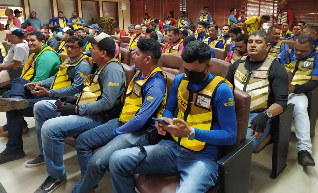 Mototaxistas lotam Aleac para tentar impedir tramitação de qualquer proposta que regulamenta o transporte por aplicativo