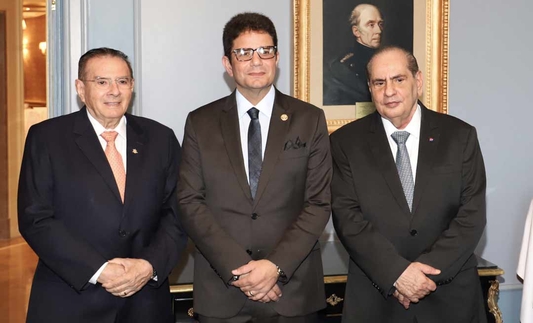 Em Genebra, governo do Acre firma parceria com a Confederação Nacional do Comércio e governador Gladson Cameli é homenageado