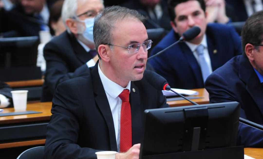 Leo de Brito questiona ministro da Defesa: Forças Armadas respeitarão resultado da eleição?
