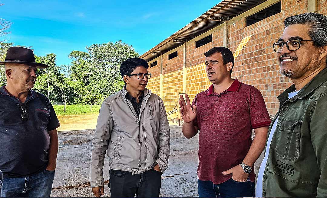Edvaldo, Jonas e Jenilson visitam Granja Carijó e destacam importância de políticas voltadas para o apoio à geração de empregos