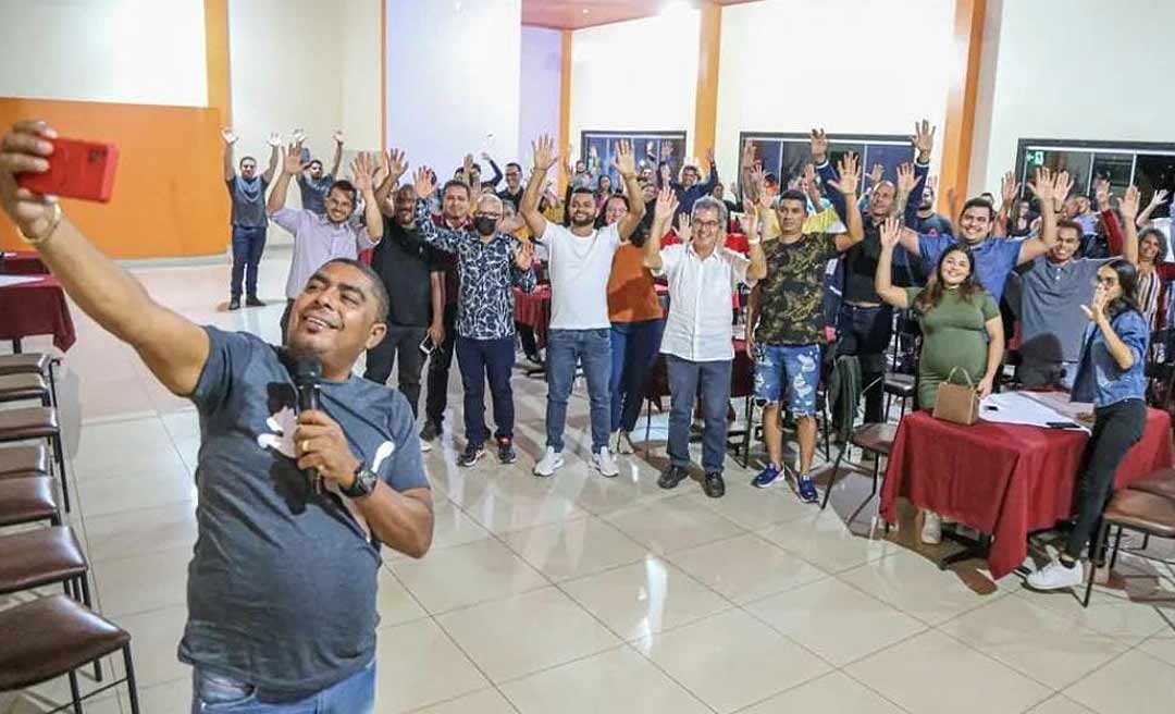 Pastor Celso Costa declara apoio a Jorge Viana, que responde: “Noite abençoada”