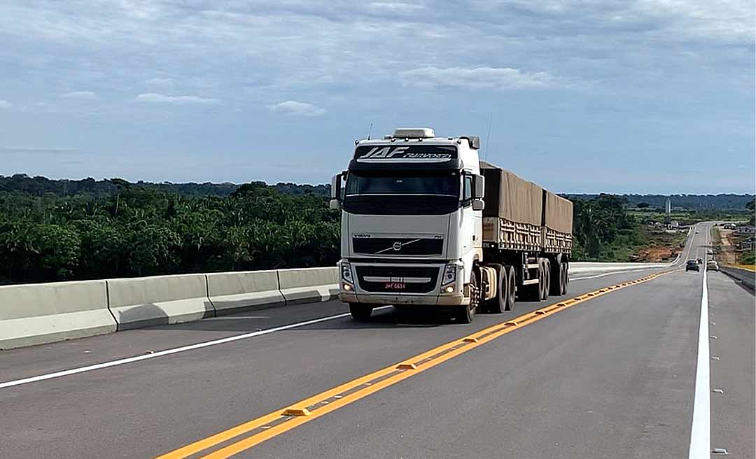 Bolsonaro diz que ponte do Madeira acabou com a “indústria das balsas”