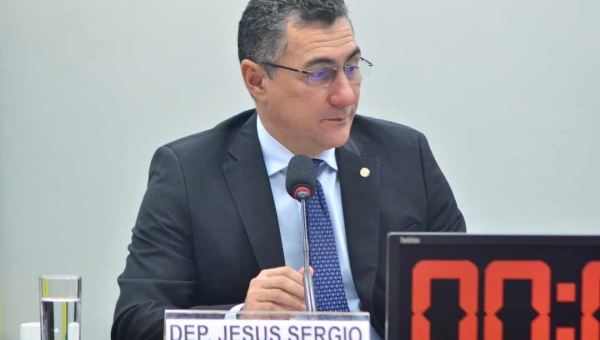 Comissão da Câmara aprova parecer do deputado Jesus Sérgio que permite criação e a comercialização de aves nativas
