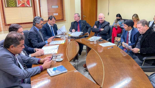 Comissões aprovam auxílio alimentação de 426 para servidores do ISE