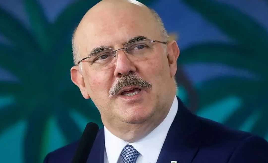 Após ordem do TRF, ex-ministro Milton Ribeiro é solto e deixa a Polícia Federal em São Paulo