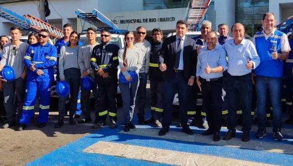 Bocalom lança projeto "Cidade Iluminada"