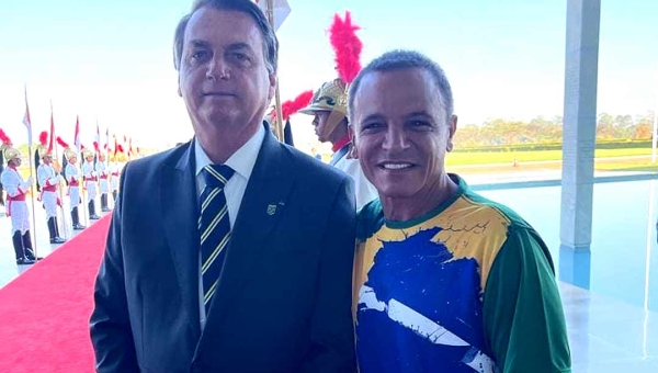 “Bolsonaro é um homem que chegou lá nos braços do povo”, lembra Marcio Bittar