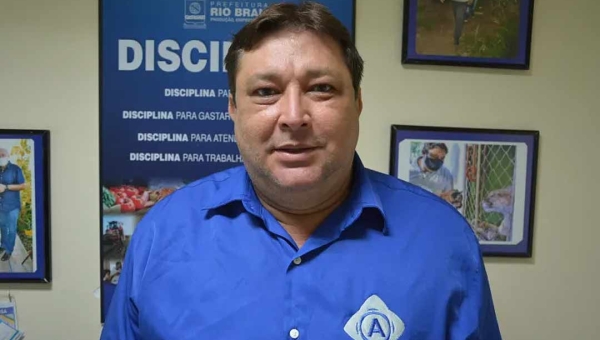 Jornalista Ailton Oliveira está internado na UTI do Santa Juliana e precisa de cirurgia cardíaca